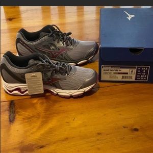 Mizuno Wave Inspire Women’s. Grey.